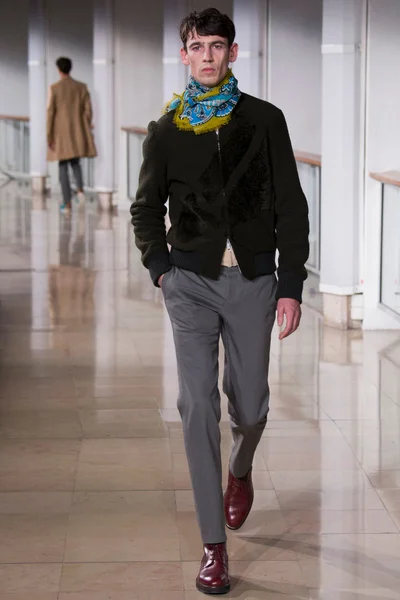 Look 15